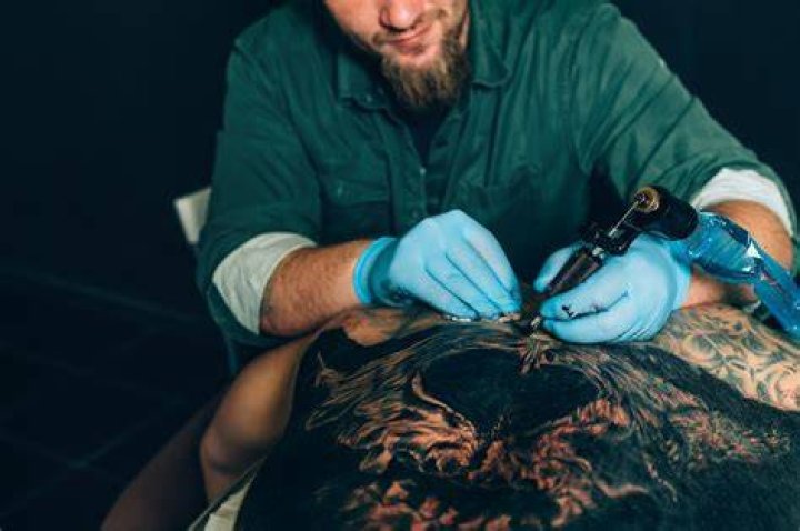 Can usmc officers have tattoos?