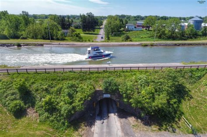 Can you swim in the erie canal?