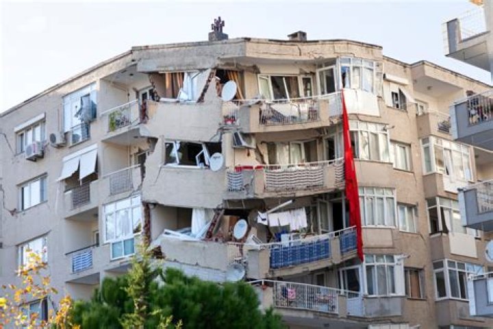 Do earthquakes often cause damaging fires?