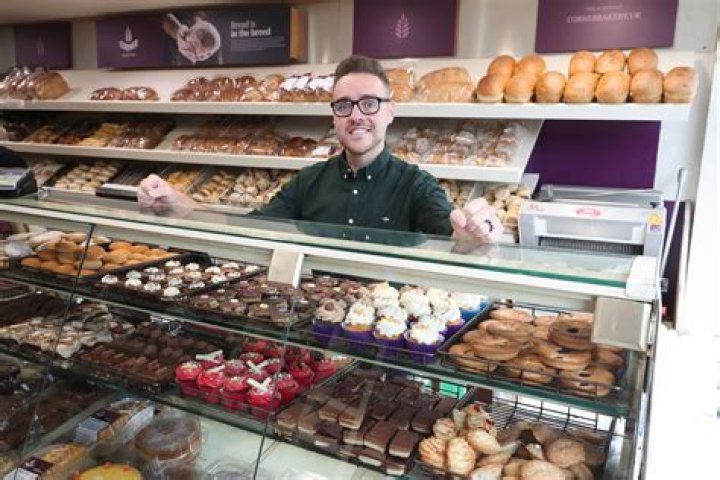Does adriano zumbo have a bakery?
