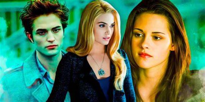 Does charlie know bella becomes a vampire?