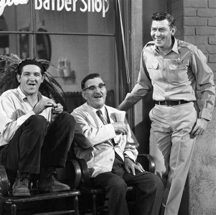 Does gomer pyle really sing?