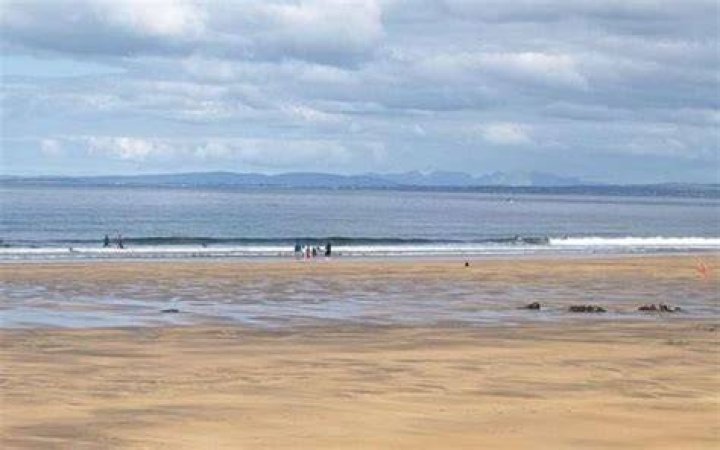 Does limerick have a beach?