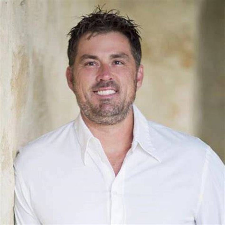 How tall is marcus luttrell?