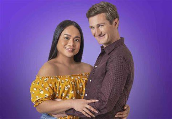 Is loren from 90 day fiance pregnant again?