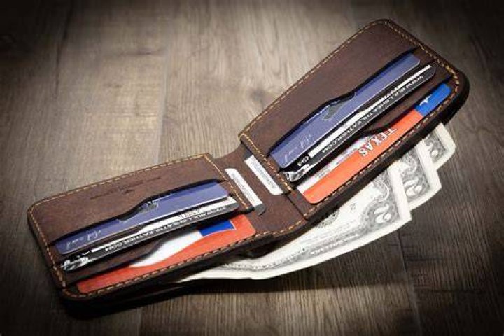 What's the difference between billfolds and wallets?