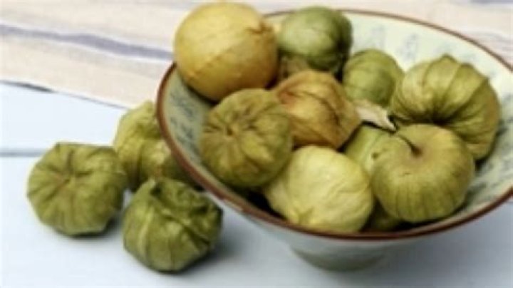 What is a substitute for tomatillos?