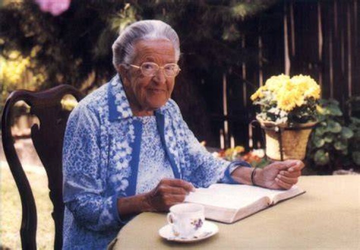 When did corrie ten boom die?