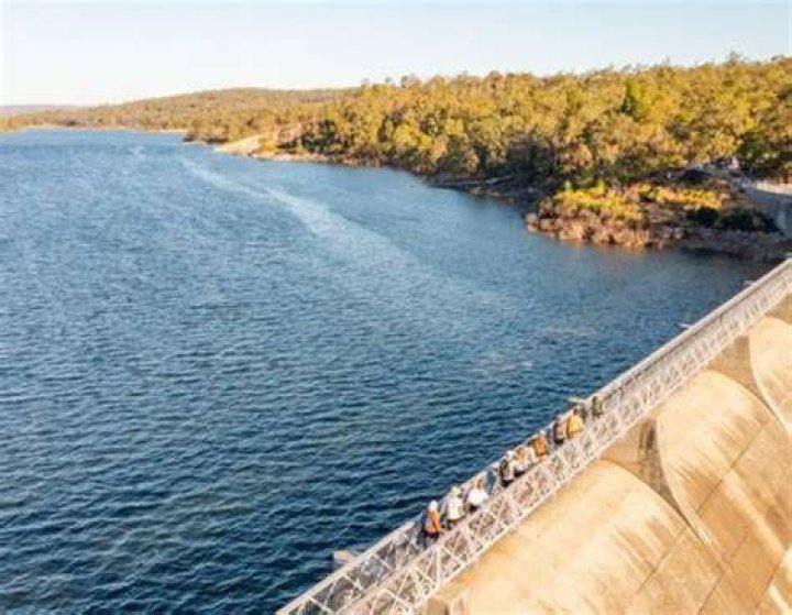 When was the last time mundaring weir overflowed?