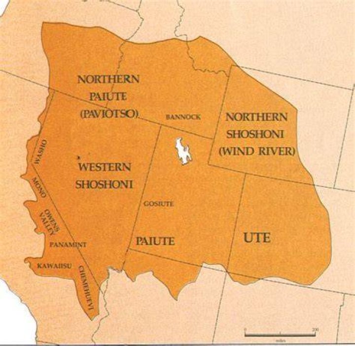 Where did the paiutes live?