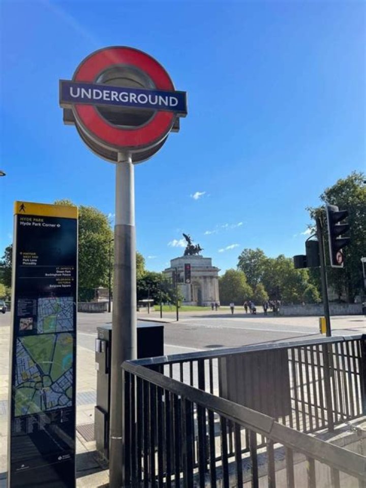 Which is the best tube station for buckingham palace?