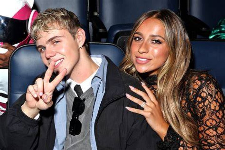 Who is taite radley dating?