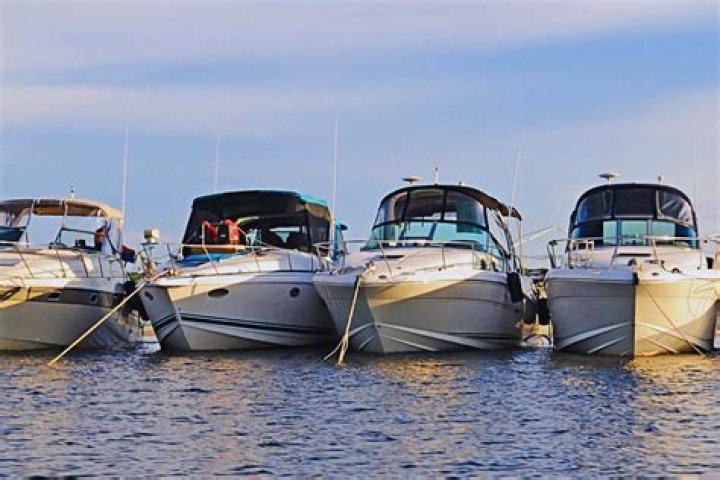 Who makes seafarer boats?