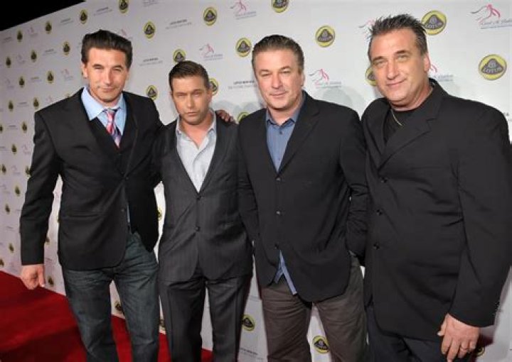 Whos alec baldwin's brother?